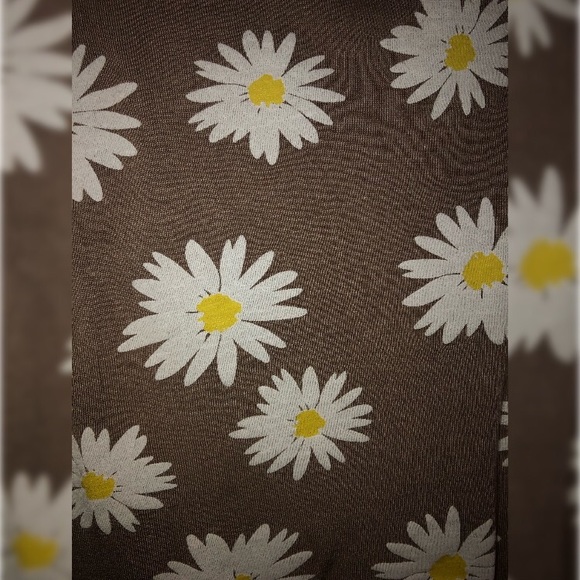 Cropped Daisy Tank Top - Picture 3 of 3